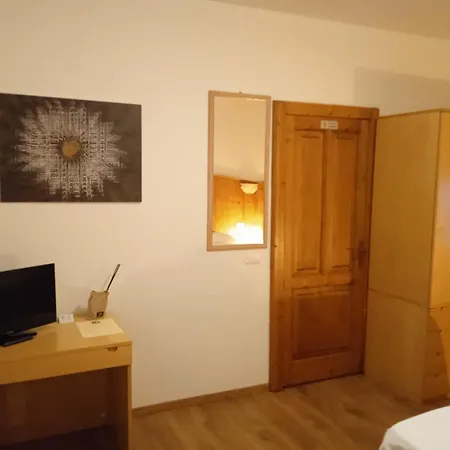 Brustolon Hotell